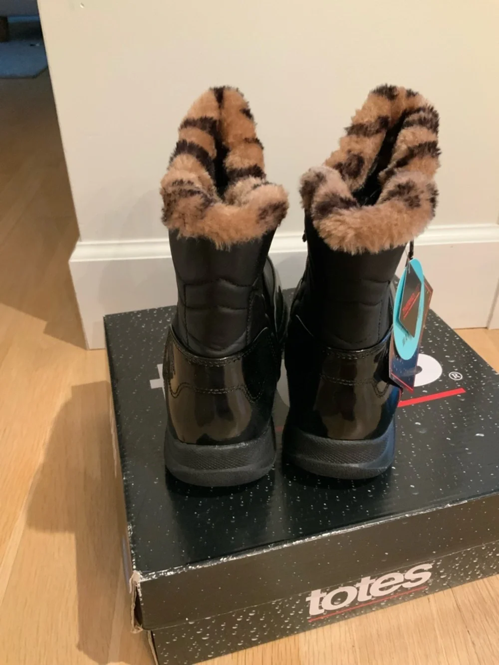 Totes Boots 8 Warm Waterproof Black Easy Off /on With 2 Zippers Faux Fur New